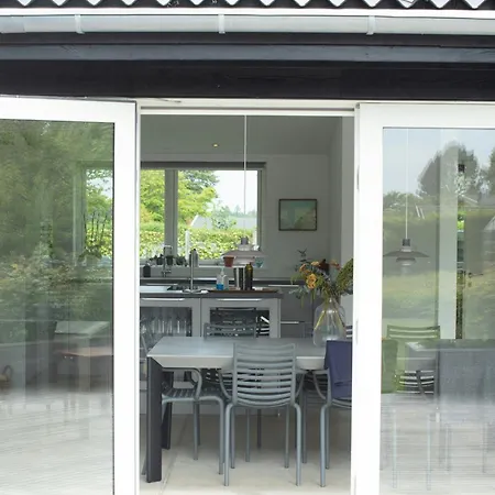 Tatil Evi Calm In Modern House Near Water