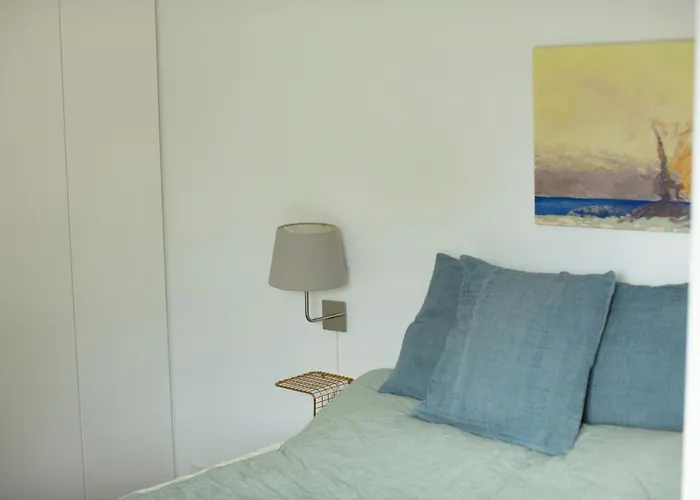 Calm In Modern House Near Water Feriehus